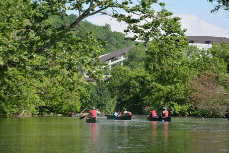 Picture of people boating on the reservoir